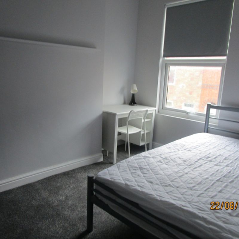 Property Listing Details (Modern student house 4 double bedrooms !) - £95 pppw