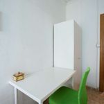 Rent a room of 81 m² in València