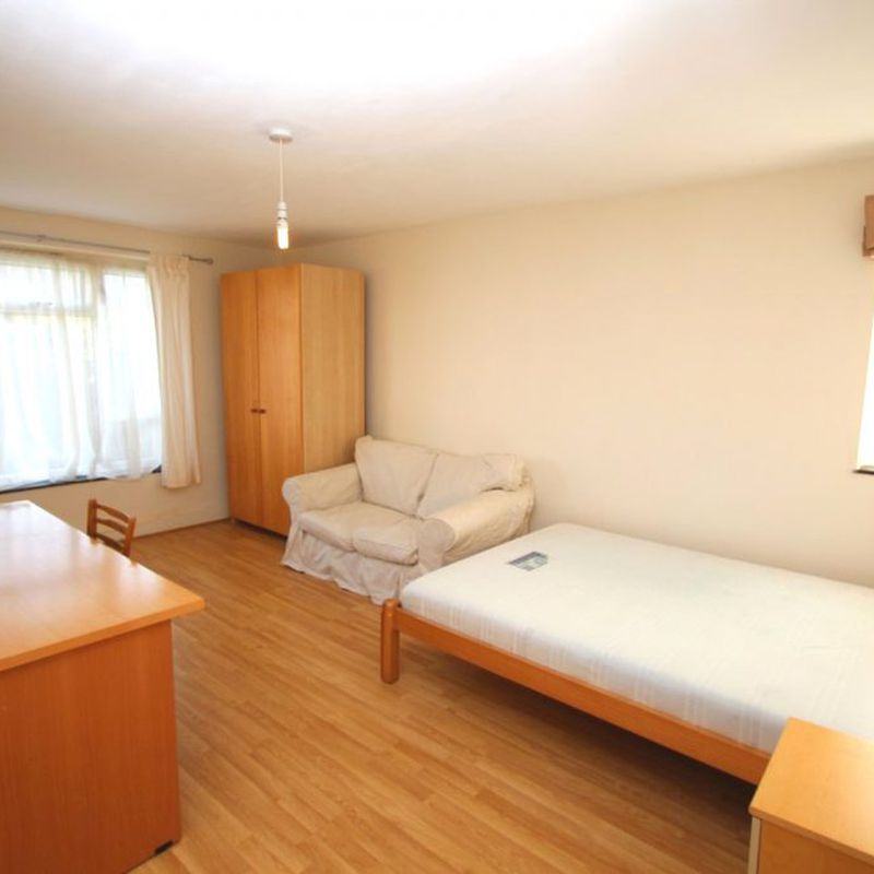 STUDENT Four Bed Flat – Kingston (Anglesea Road, KT1 – ~5 min walk from Penrhyn Road Campus) Mabe Burnthouse