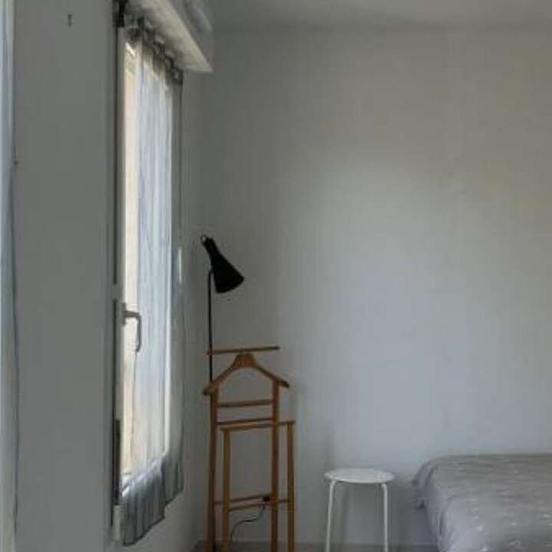 Location appartement 2 pièces 37 m² Nîmes (30000)