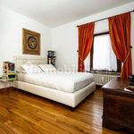 Affitto 5 camera casa di 970 m² in Bergamo