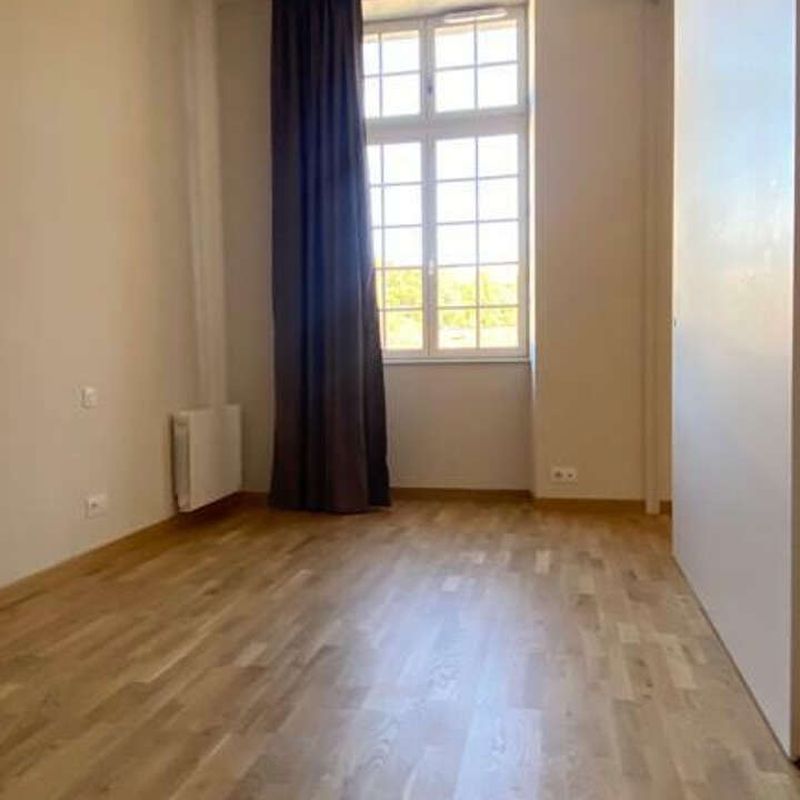 Location appartement 3 pièces 95 m² Poitiers (86000)