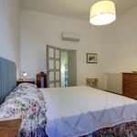 Affitto 2 camera appartamento di 150 m² in Firenze