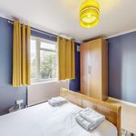 Rent 3 bedroom flat of 72 m² in London