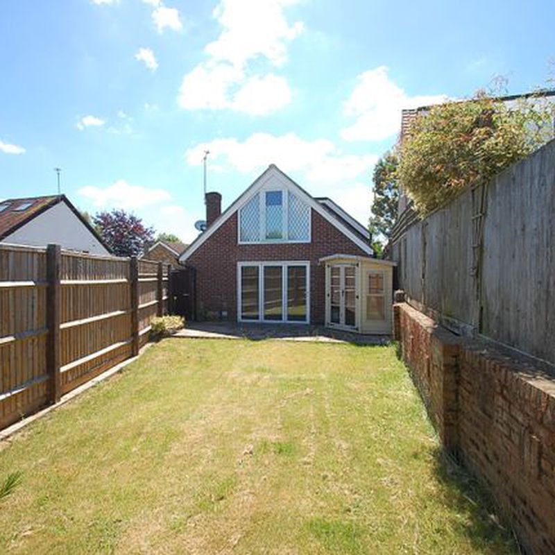 Bungalow to rent in Springfields, Boundary Road, Chalfont St Peter, Buckinghamshire SL9 Dunsmore