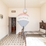 Rent 5 bedroom house of 230 m² in Nicolosi