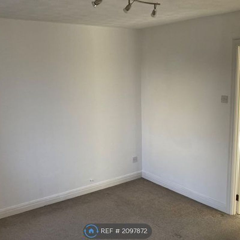 End terrace house to rent in Weavers Close, Dursley GL11