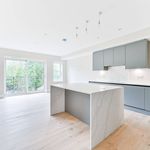 Rent 4 bedroom house of 243 m² in Kenley