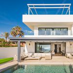 Rent 6 bedroom house of 382 m² in Marbella