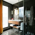 Rent 5 bedroom house of 350 m² in Paris