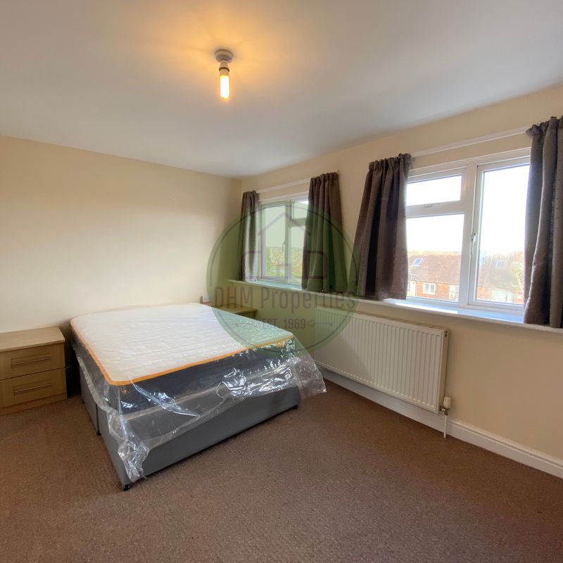 3 Bedroom Top Floor Flat In Crossgates Manston