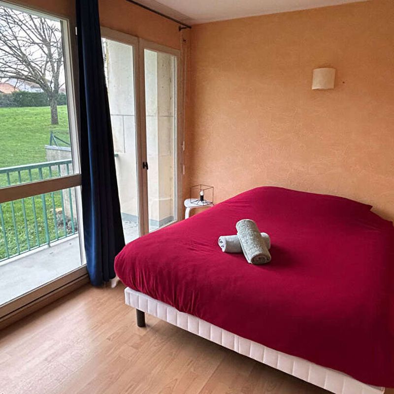 Location appartement 4 pièces 76 m² Poitiers (86000)