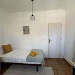 Rent a room of 200 m² in Lisboa