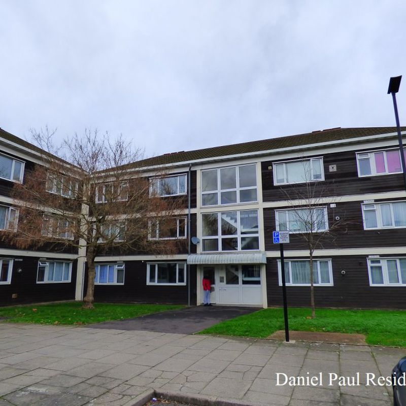 2 bedroom property to let in Brent Lea - Asking price £403 pw Brentford End