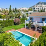 Rent 7 bedroom house of 380 m² in Marbella
