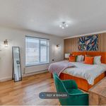 Rent 2 bedroom flat in Newport