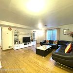Rent 2 bedroom apartment of 83 m² in Staten Island