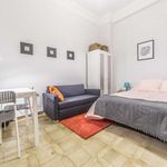 Rent a room of 100 m² in València