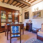 Affitto 5 camera appartamento di 250 m² in Perugia