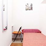 Rent a room of 60 m² in Badalona