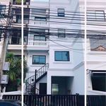 Rent 5 bedroom house of 200 m² in Phra Khanong Nuea