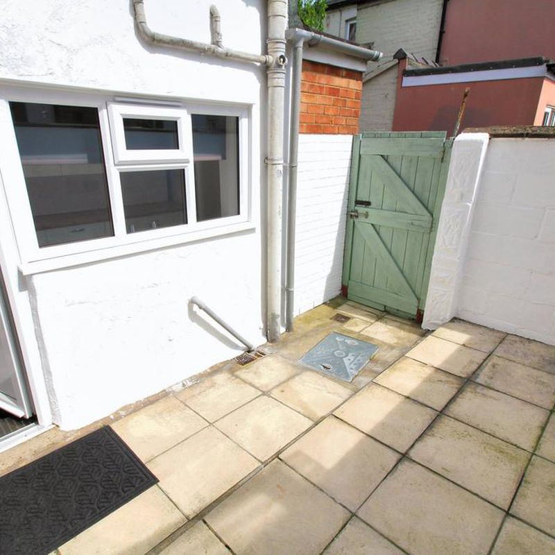 2 bedroom terraced house to rent The Close