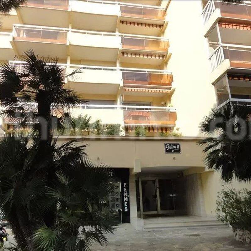 Louer appartement de 1 pièce 22 m² 560 € à Fréjus (83600) : une annonce Arthurimmo.com Port Fréjus