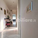 Affitto 5 camera appartamento di 204 m² in Ancona
