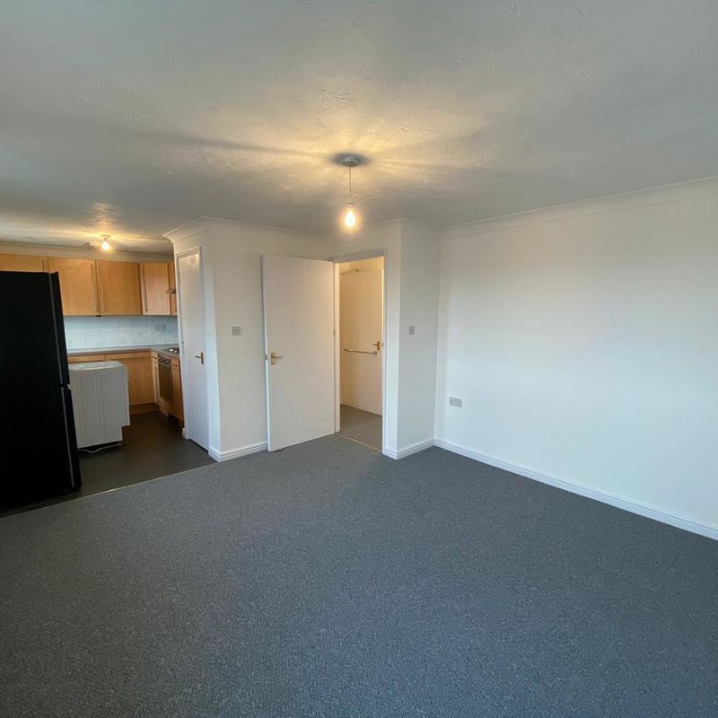 1 Bedroom Second Floor Apartment On Cwrt Boston, Pengam Green, Cardiff - To Let - MGY Estate Agents Cardiff and Chartered Surveyors