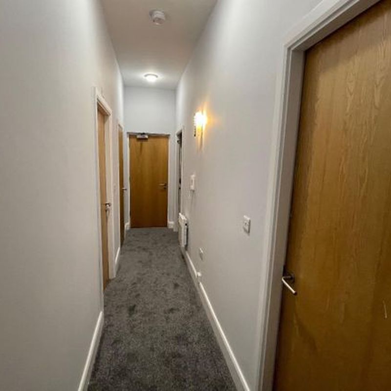 Flat to rent in Savile Street, Milnsbridge, Huddersfield HD3