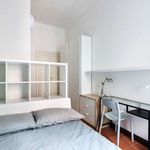 Rent a room of 234 m² in Milano