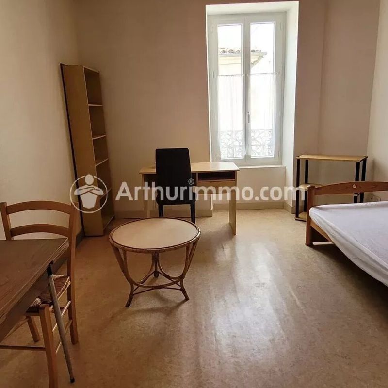Louer appartement de 1 pièce 22 m² 350 € à Saint-Jean-d'Angély (17400) : une annonce Arthurimmo.com