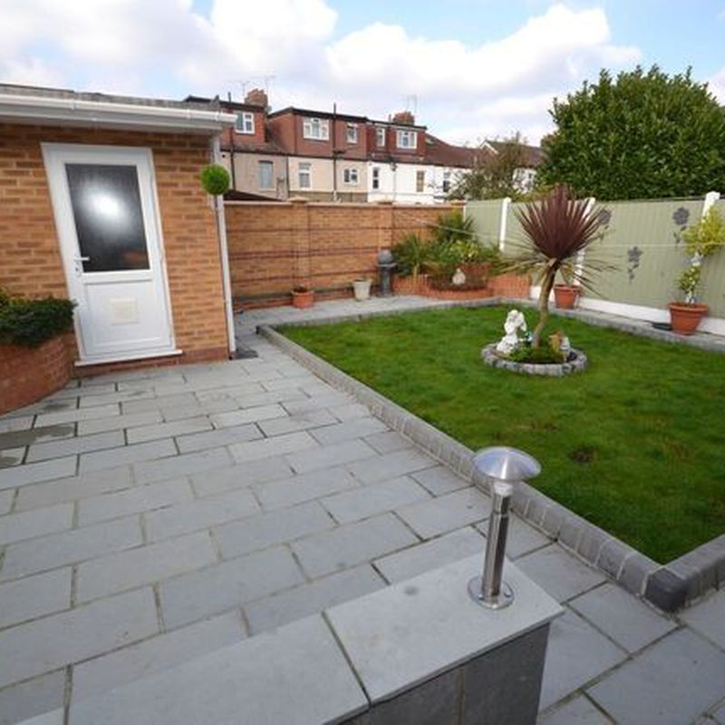 Bungalow to rent in Merton Road, Ilford IG3 Seven Kings