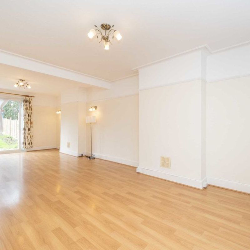 house for rent in Chanctonbury Way Woodside Park, N12