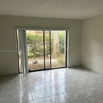 Rent 2 bedroom apartment of 71 m² in Coral Springs