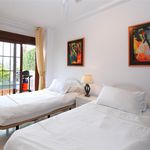 Alquilo 3 dormitorio apartamento de 180 m² en Estepona