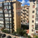 Affitto 4 camera appartamento di 118 m² in Palermo