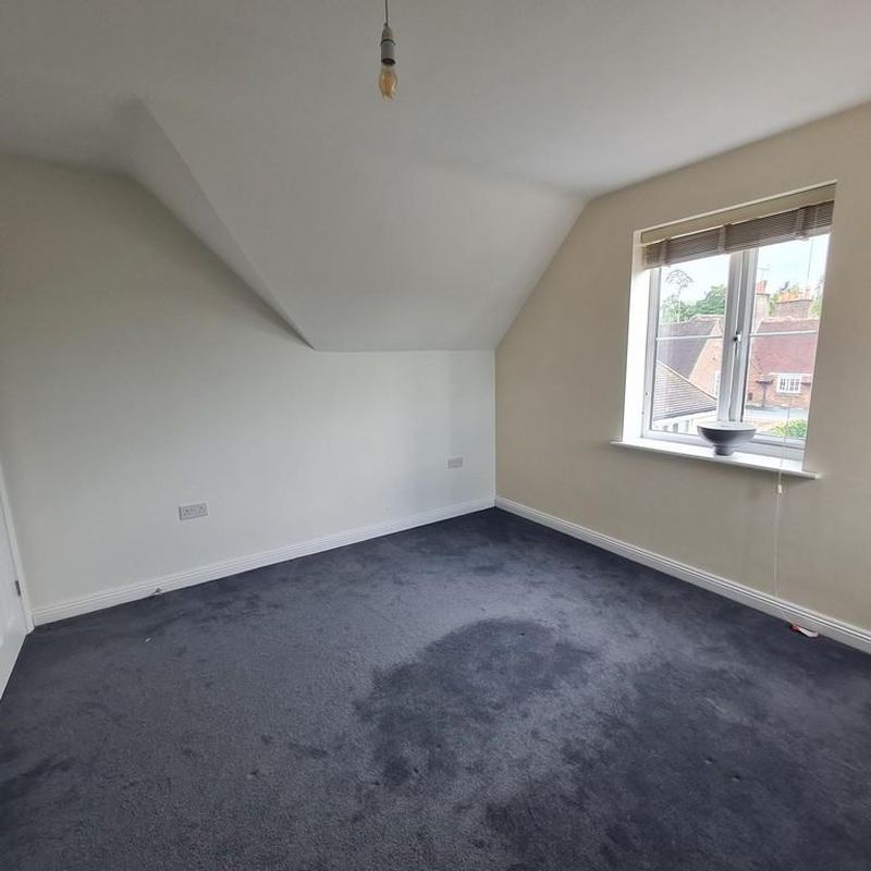 2 bedroom flat to rent Church End