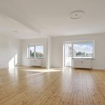 Rent 4 bedroom apartment of 136 m² in Gentofte