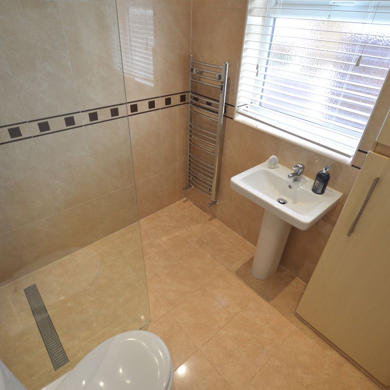 2 bedroom property to let in Robin Lane, Beighton, Sheffield, S20 - £800 pcm