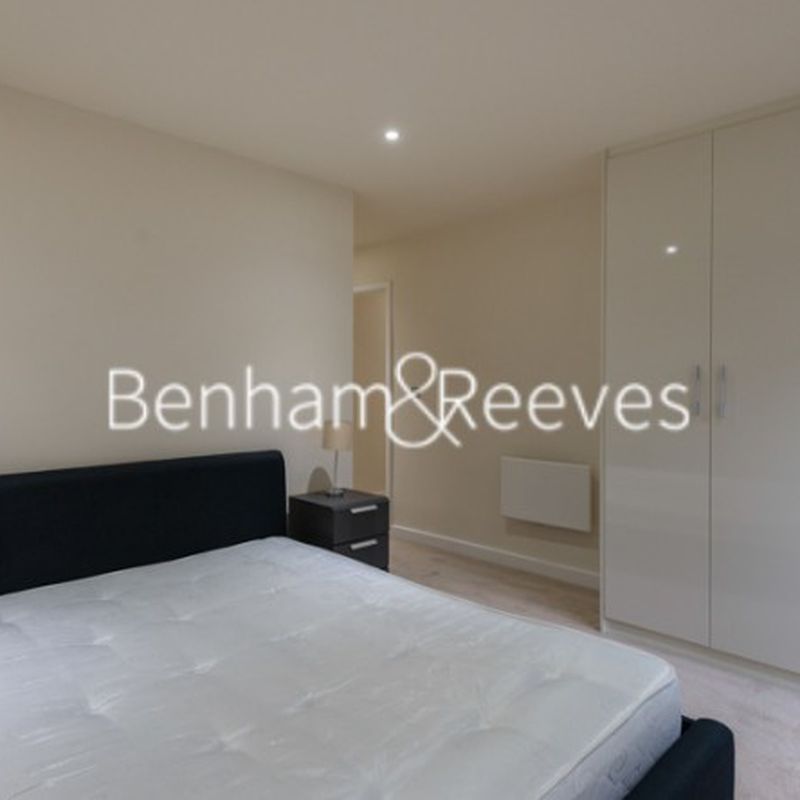 2 Bedroom flat to rent in
 Beaufort Square, Colindale, NW9 Temple Fortune
