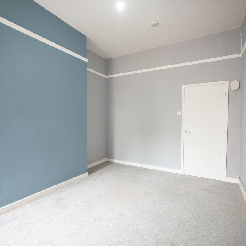 Newly decorated one bedroom ground floor flat close to Hull Royal Infirmary Dairycoates