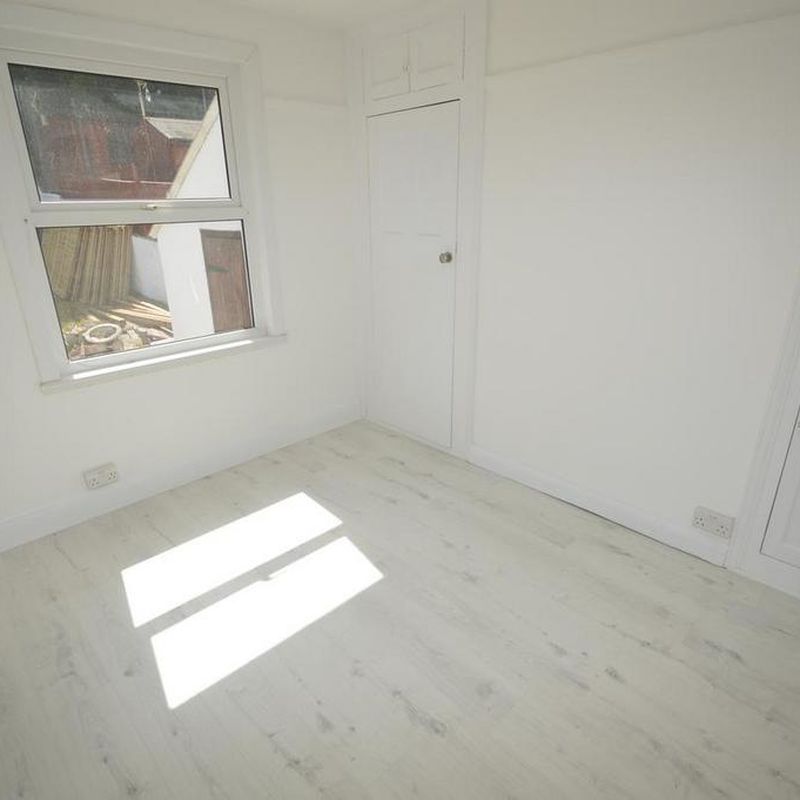 3 bedroom end of terrace house to rent Flushing