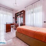 Affitto 4 camera appartamento di 131 m² in Napoli