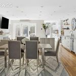 Rent 6 bedroom house of 715 m² in New York
