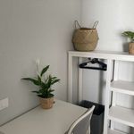 Rent a room of 90 m² in Alicante