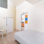 Rent 6 bedroom apartment in Praha