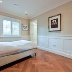 Rent 4 bedroom house of 271 m² in Woking