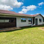 Rent 3 bedroom house of 930 m² in uMhlathuze Local Municipality
