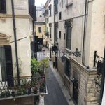 Affitto 3 camera appartamento di 100 m² in Verona